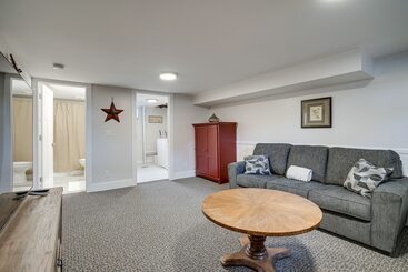 Spacious Minneapolis Home Rental: 8 Mi To Downtown