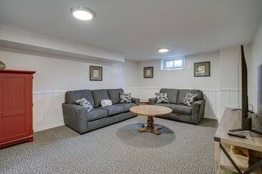Spacious Minneapolis Home Rental: 8 Mi To Downtown