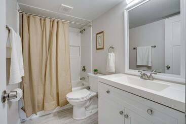 Spacious Minneapolis Home Rental: 8 Mi To Downtown