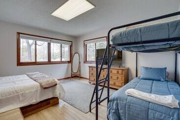 Spacious Minneapolis Home Rental: 8 Mi To Downtown