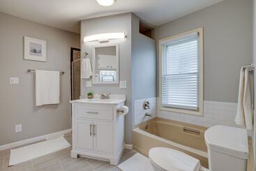 Spacious Minneapolis Home Rental: 8 Mi To Downtown