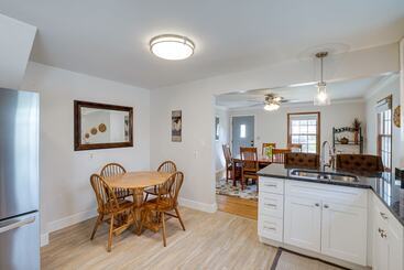 Spacious Minneapolis Home Rental: 8 Mi To Downtown