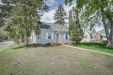 Spacious Minneapolis Home Rental: 8 Mi To Downtown