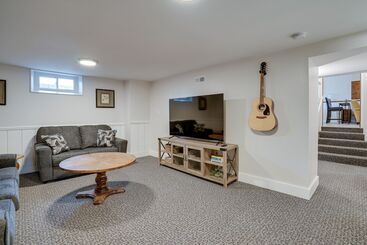 Spacious Minneapolis Home Rental: 8 Mi To Downtown