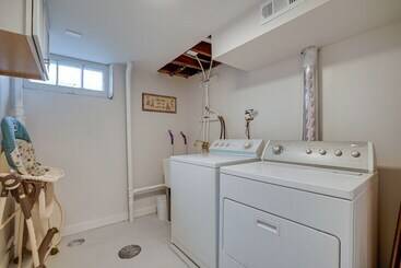 Spacious Minneapolis Home Rental: 8 Mi To Downtown