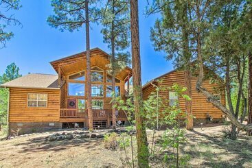 Deck, Grill & Fire Pit: Spacious Show Low Hideaway