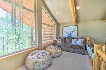 Deck, Grill & Fire Pit: Spacious Show Low Hideaway