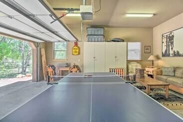 Deck, Grill & Fire Pit: Spacious Show Low Hideaway