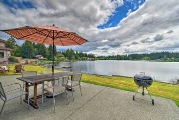 Stylish Olympia Home W/ Private Boat Dock!