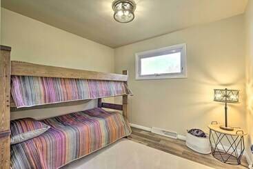 Updated Pet Friendly Home   9 Mi To Ski Area!