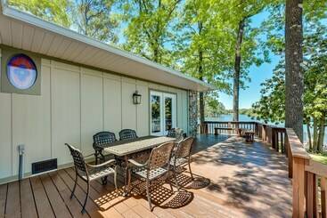 Сельский дом Waterfront Arkansas Vacation Home On Lake Hamilton