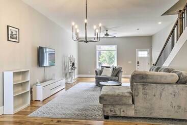 Well Appointed Pittsburgh Home: 1 Mi To Dtwn!