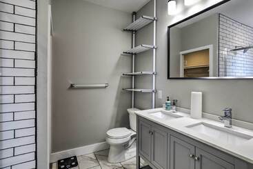 Well Appointed Pittsburgh Home: 1 Mi To Dtwn!