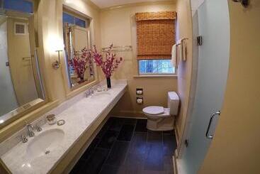 تختخواب و صبحانه Catherine Ward House Inn