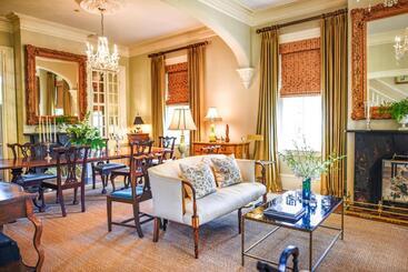 تختخواب و صبحانه Catherine Ward House Inn