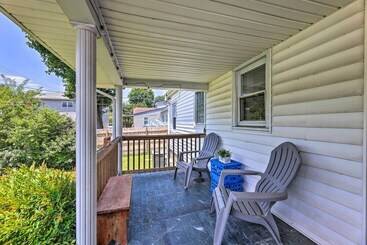 Charming Charleston Home W/ Yard & Fire Pit!
