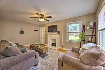 Charming Charleston Home W/ Yard & Fire Pit!