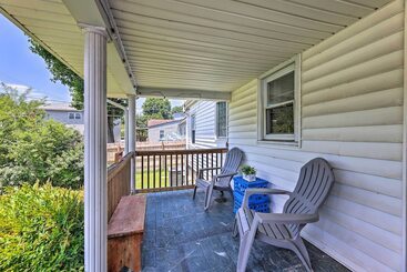 Charming Charleston Home W/ Yard & Fire Pit!