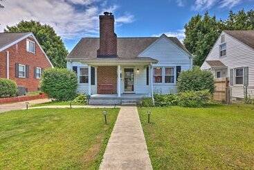 Charming Charleston Home W/ Yard & Fire Pit!