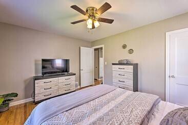 Charming Charleston Home W/ Yard & Fire Pit!
