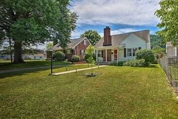 Charming Charleston Home W/ Yard & Fire Pit!