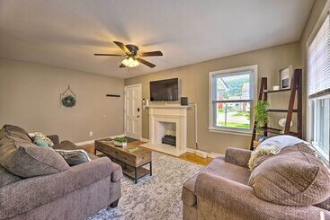 Charming Charleston Home W/ Yard & Fire Pit!