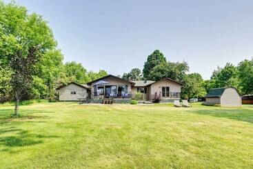 Charming Wausau Cottage: On Site Lake Access!