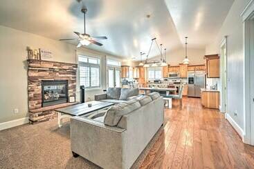 بيت ريفى Bellemont Family Home W/ Hot Tub & Playground Set