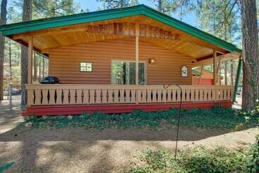 Dog Friendly Show Low Retreat W/ Fire Pit & Grill!