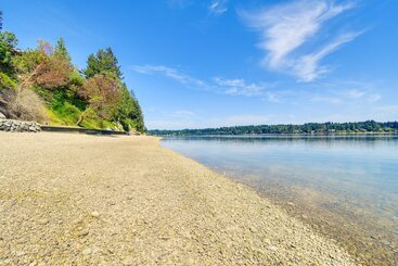 Dreamy Wooded Cabin With Private Beach & Kayaks!