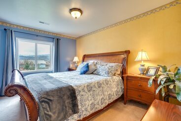 East Wenatchee Home W/ Yard & Hot Tub!