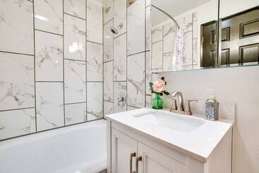 East Wenatchee Home W/ Yard & Hot Tub!