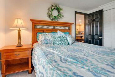 East Wenatchee Home W/ Yard & Hot Tub!
