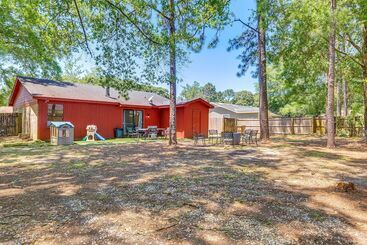 Family Friendly Mobile Retreat W/ Spacious Yard!