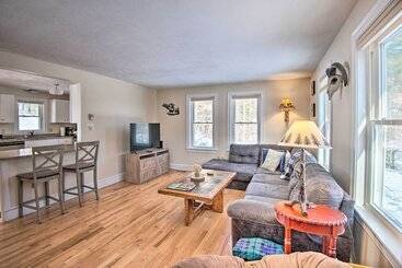 کلبه Gilford Home W/ Forest View, By Lake Winnepesaukee