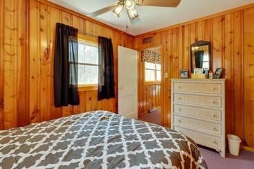コテージ Lake Wallenpaupack Cabin W/ Boat Trailer Parking