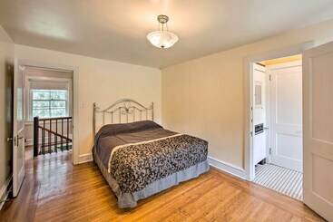 Lovely Reading Home W/ Large Yard On 7 Acres!