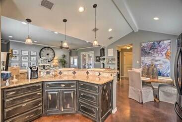 Luxe Midland Retreat W/ Patio, Grill & Yard!