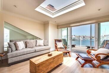 Luxurious Channel Islands Harbor Home W/ Boat Dock