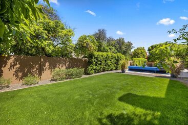 Luxury Mesa Desert Oasis: Private Pool & Golf