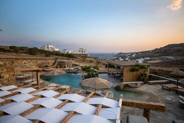 Nur Mykonian Suites