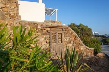 Nur Mykonian Suites
