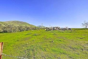 Peaceful Ranch Home W/ Sierra Nevada Views