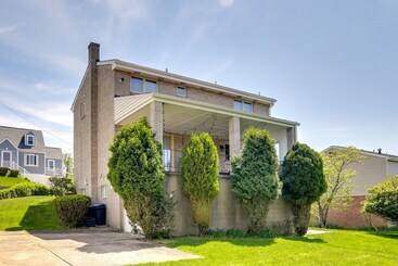 Pittsburgh Vacation Rental: 3 Mi To Downtown!