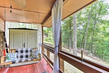 コテージ Quaint Murphy Cabin In Serene Wooded Setting!