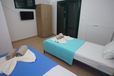 اقامتگاه Impeccable 4 Bed House In Nikiana