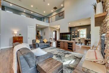 Spacious Lake Charles Craftsman   Pet Friendly!