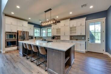 Spacious Lake Charles Craftsman   Pet Friendly!