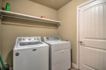 کلبه Amarillo Abode W/ Sunroom ~ 4 Mi To Downtown!