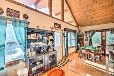 コテージ Avalon Woods Riverfront Retreat: Walk To Waterfall